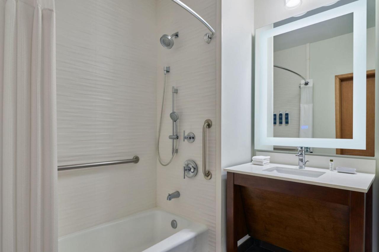 Four Points By Sheraton Houston Intercontinental Airport Hotel 3*